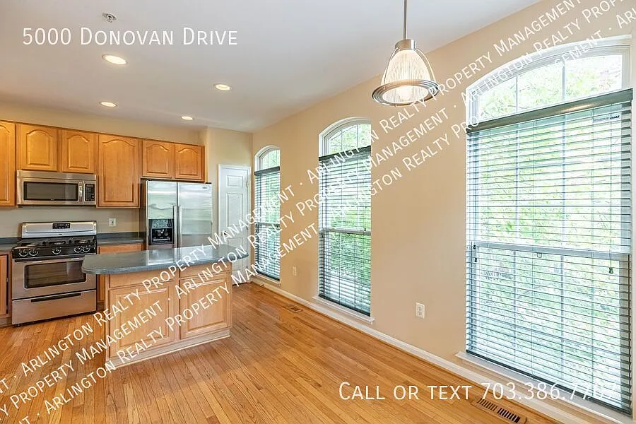 Spacious Townhome — Photo 4