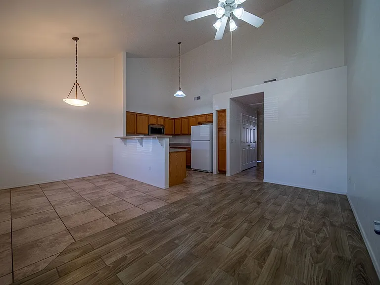 Bella Rosa Apartments — Photo 8
