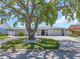 318 Belle Isle Ave, Belleair Beach, FL 33786