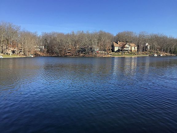 5th image of 109 Shore Ln