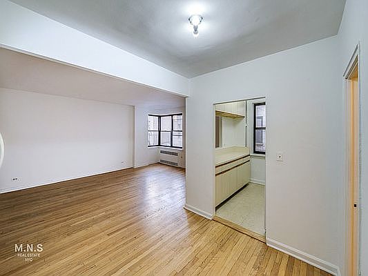 5th image of 711 W End Ave APT 3LS