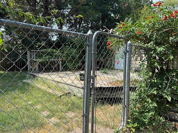 5th image of 4223 W Zoo Blvd