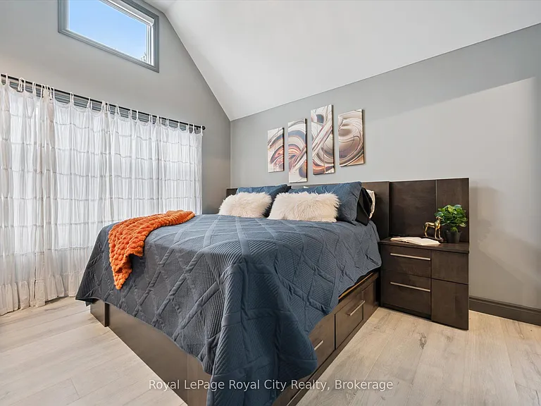 36 Emily St — Photo 16