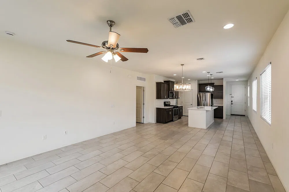 3 bed, 2.0 bath, 1602 sqft, $1,795 — Photo 3