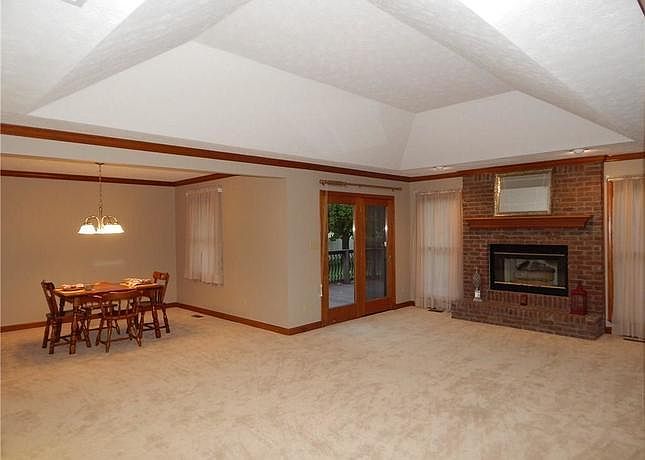2nd image of 1555 Deerfield Dr