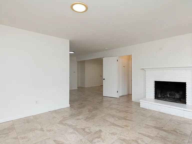 136 Oxnard Ave — Photo 13