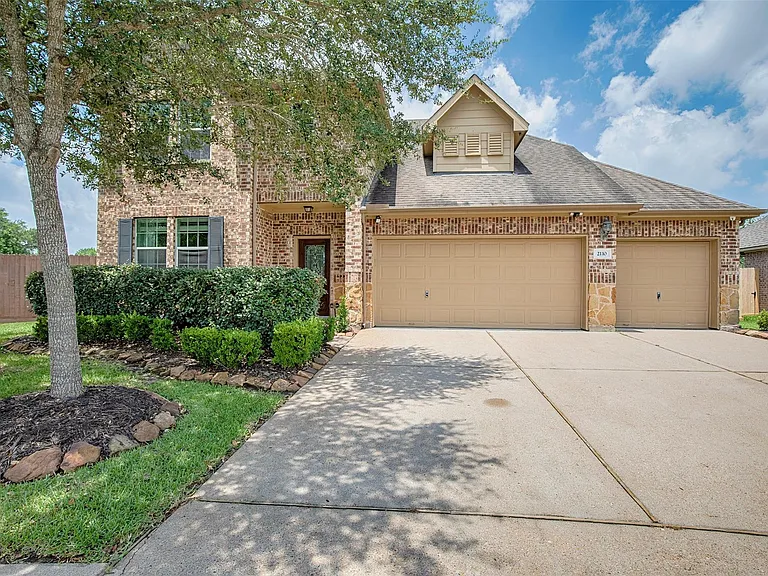 2110 Stonehollow Ct — Photo 1