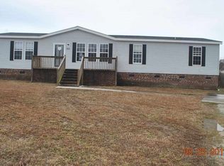 305 Saybrook Ct, Richlands, NC 28574