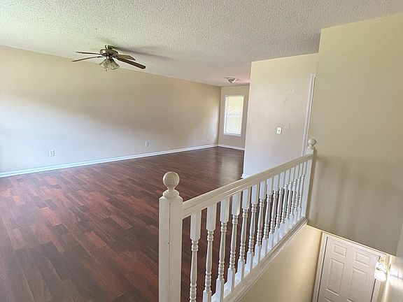 5th image of 472 Hobson Dr