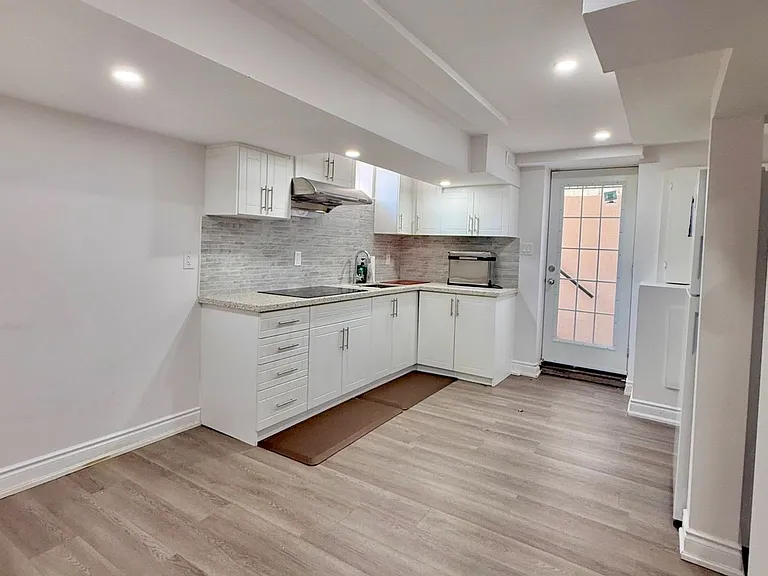 21 Sugarhill Dr #BASEMENT — Photo 2