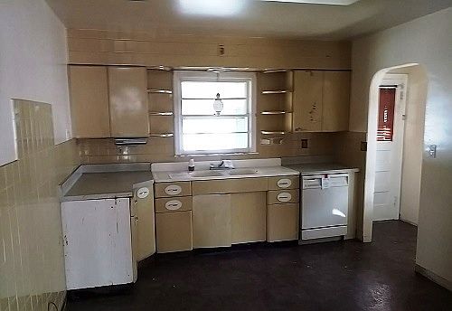 3rd image of 2218 Van Wie Ave