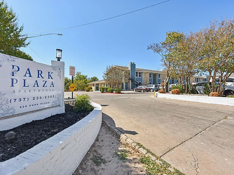 Park Plaza — Photo 27