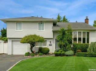 1482 Holiday Park Dr, Wantagh, NY 11793