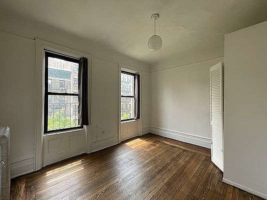 4th image of 3139 Broadway #18