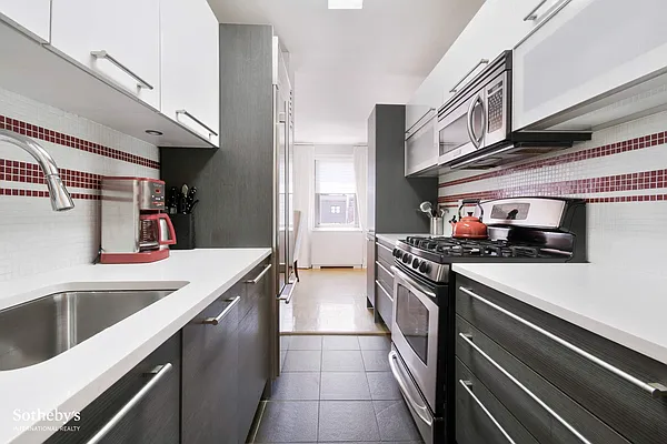 Sold by Sotheby's International Realty | media 16