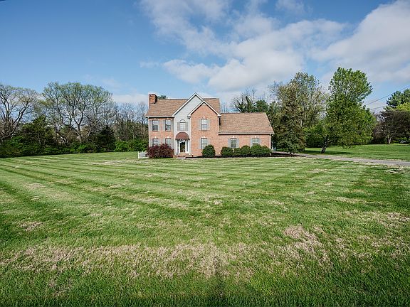 2nd image of 654 Bradford Dr