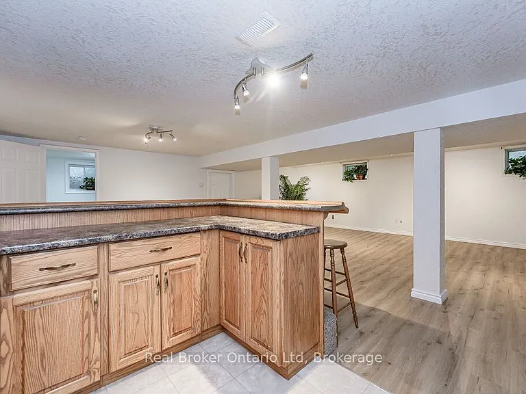 195 Edinburgh Rd S #LOWER — Photo 11