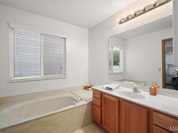 4th image of 815 Whisper Creek Ct
