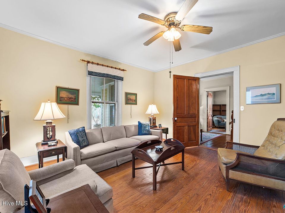10th image of 609 E Main Street