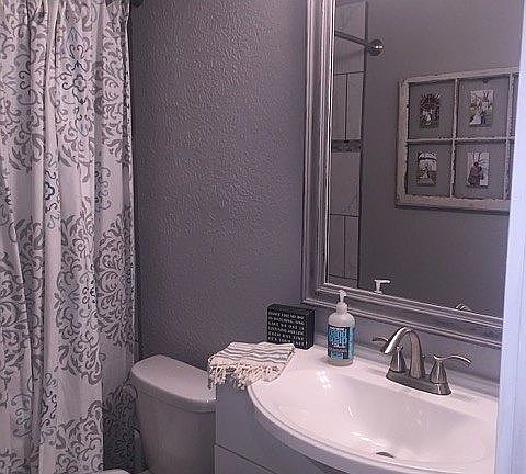 3rd image of 4413 Gordan Ln