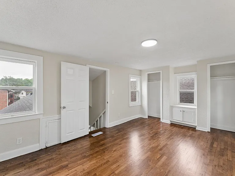 1049 Calvin St — Photo 24