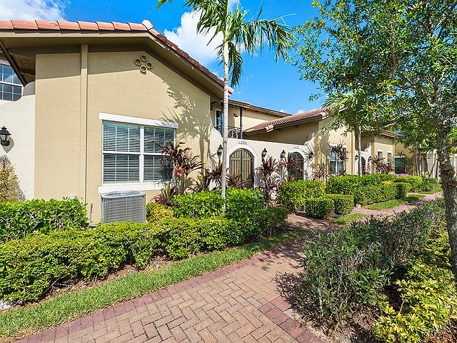 1502 SW 147 TERRACE, PEMBROKE PINES, FL 33027