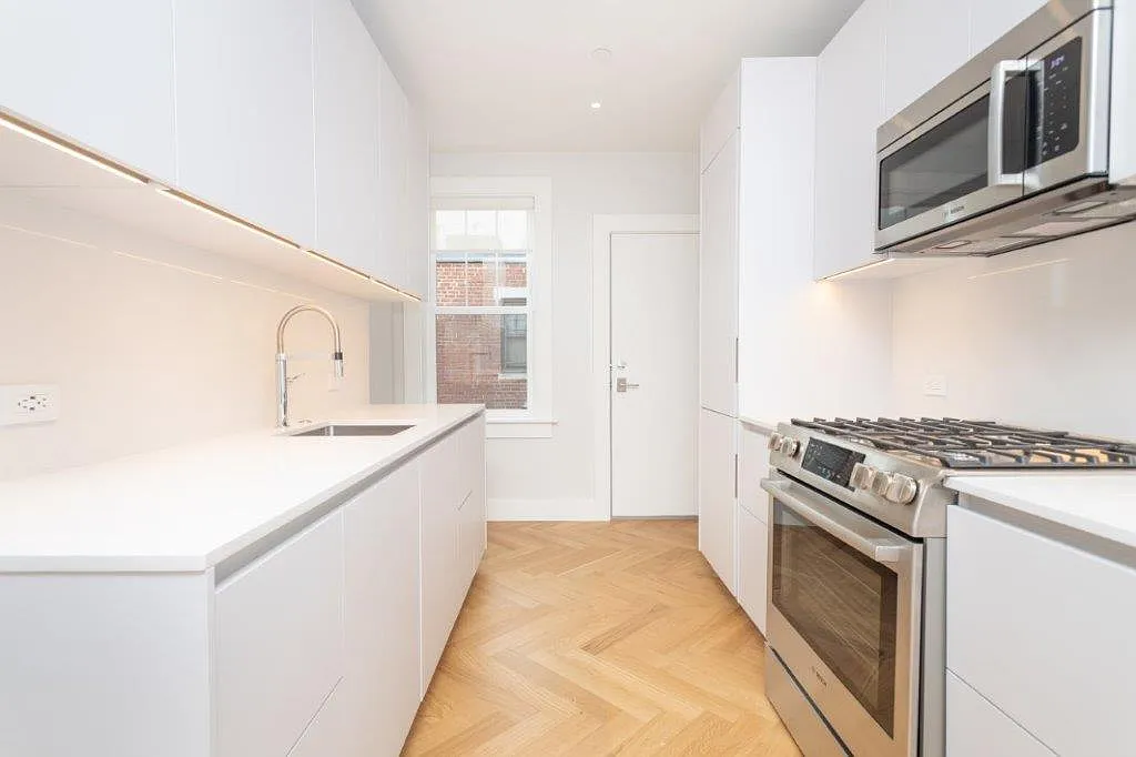 2 bed, 870 sqft, $3,150 — Photo 3