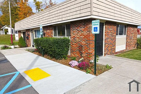 110 Moncrief Dr — Photo 3