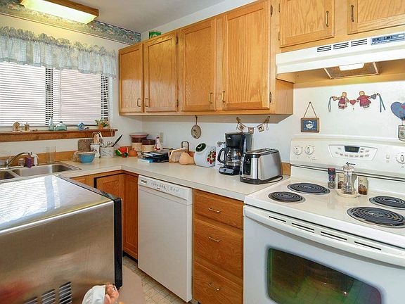 4th image of 31 Dunvegan Woods Lane #31