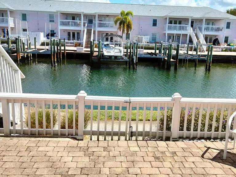 5156 Beach Dr SE #B — Photo 1