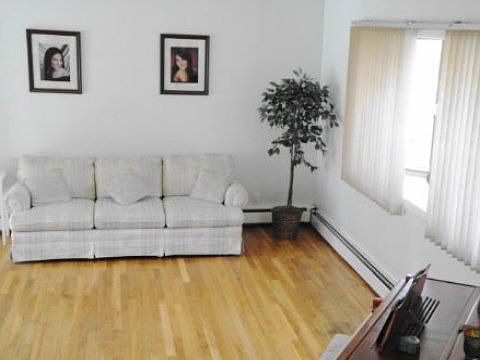 3rd image of 830 Harriad Dr W