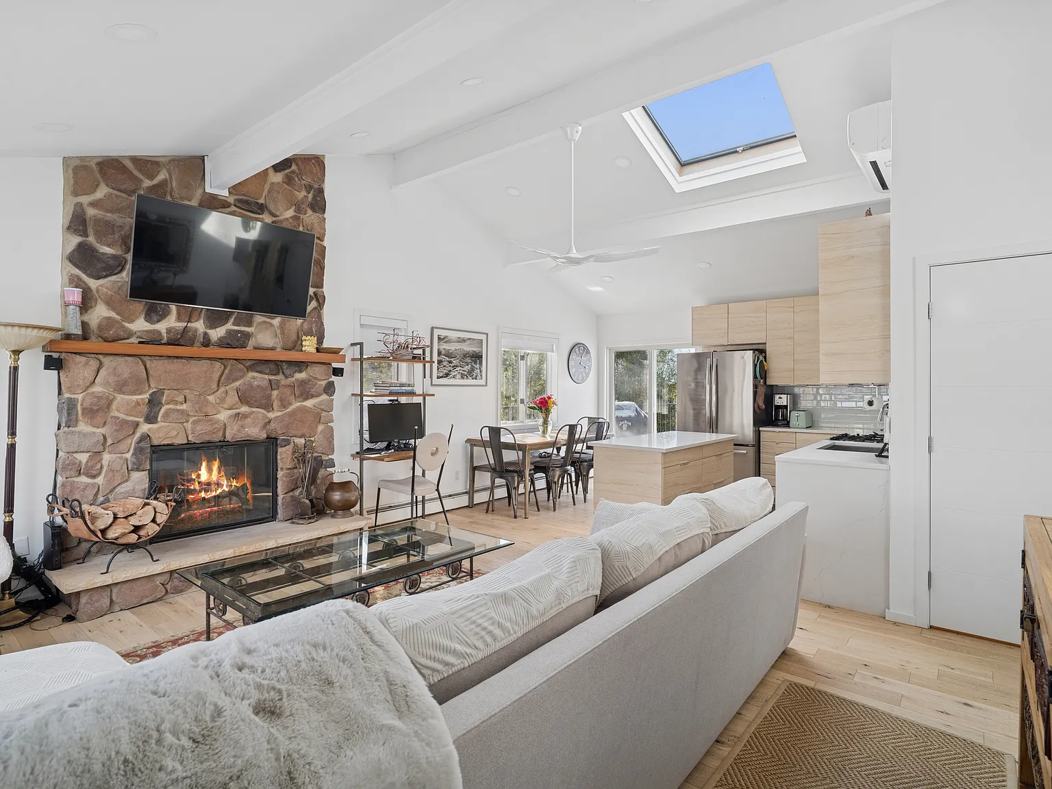 Meet Me in Montauk - Brand New Renovation with Pool — Photo 2