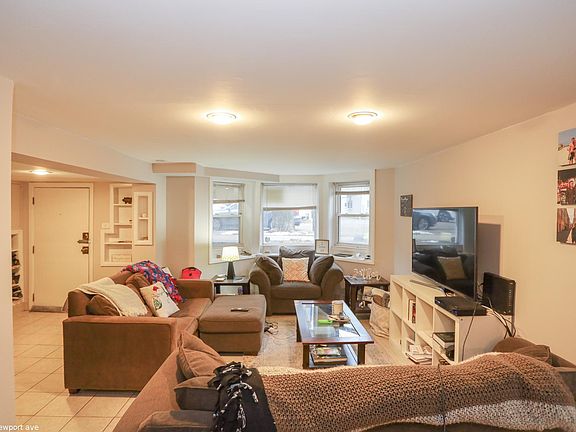 5th image of 1110 W Newport Ave #327