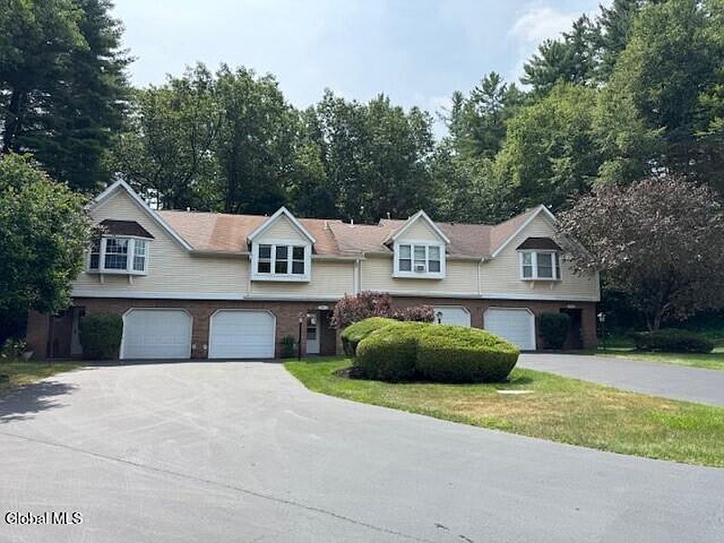 2nd image of 4034 Chaucer Place
