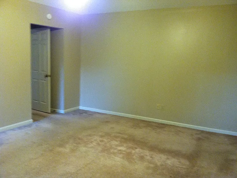 132 Thatcher Dr — Photo 6