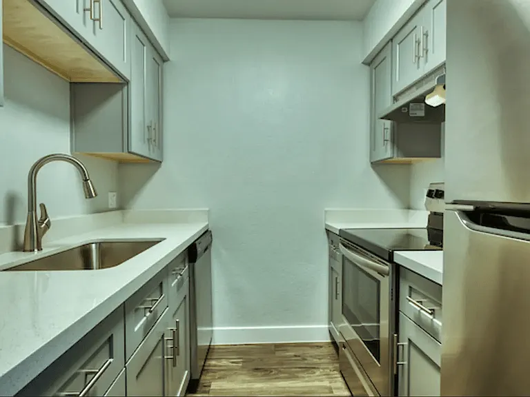 Gilbert Square Apartments — Photo 11