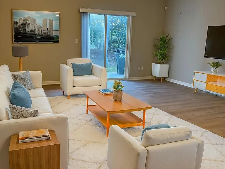 2224 Winthrop Chase Dr — Photo 5