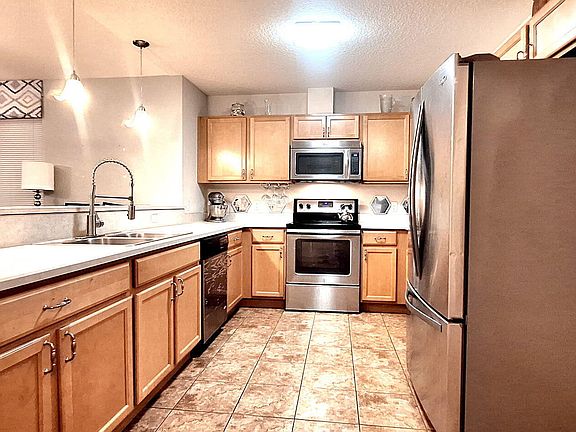 2nd image of 937 AVERY Street