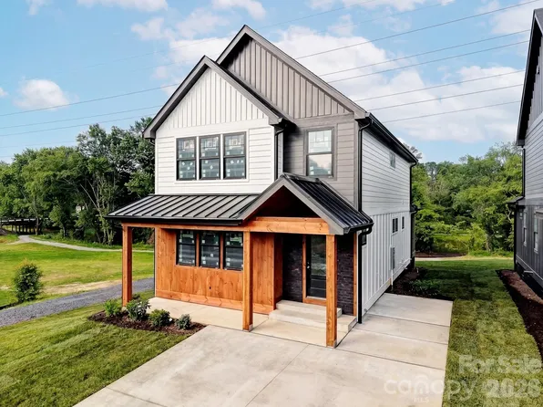 18 S Martha Kate Dr, Hendersonville, NC 28792