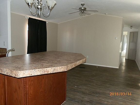 3rd image of 204 NE Avenue H