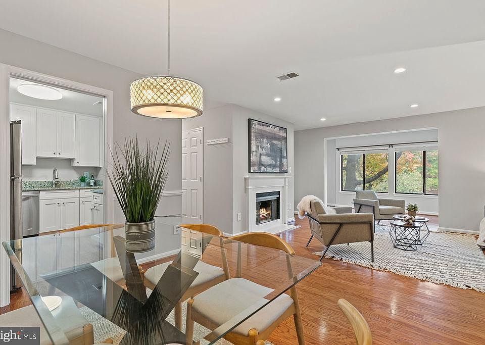 1st image of 2811 Lee Oaks Ct APT 203