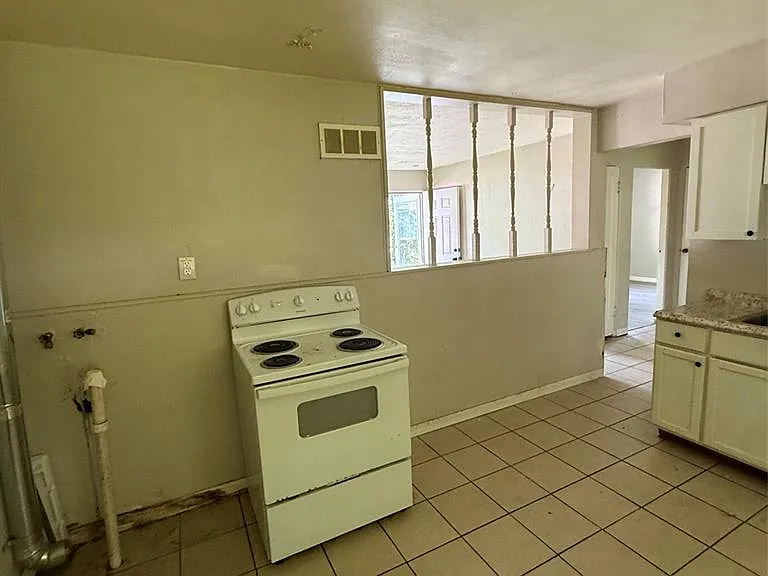 9819 Vickie Pl — Photo 3