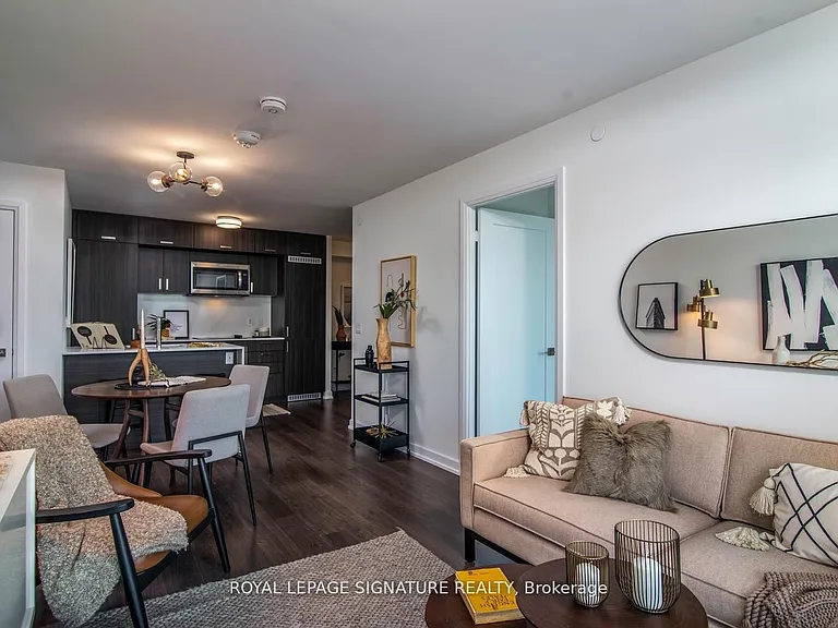 18 Erskine Ave #3210 — Photo 1