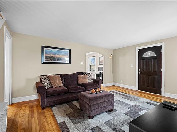 4th image of 151 Orient Ave