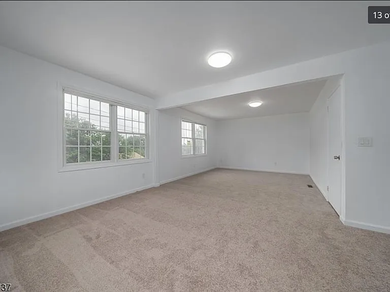 64 Mountainview Ave — Photo 9