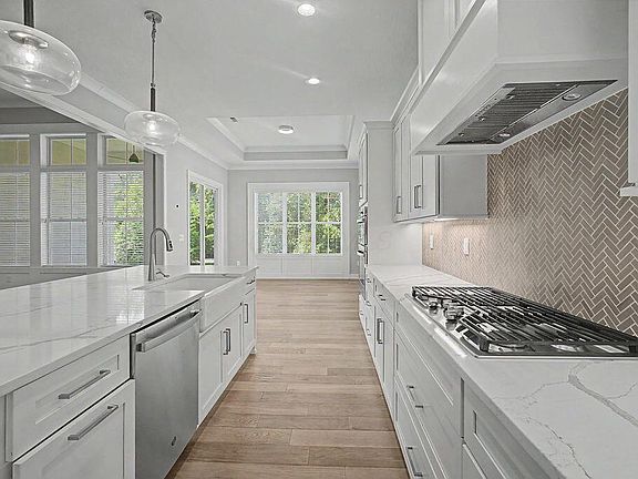 3rd image of 5561 Cove Haven St