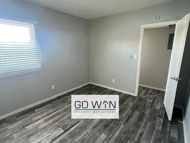 44 E Roanoke Ave — Photo 39