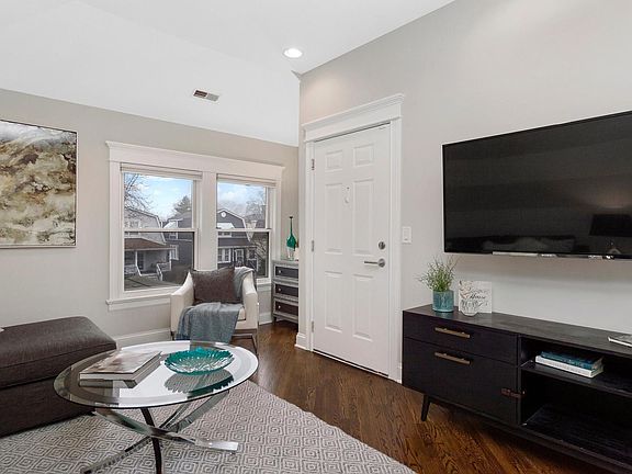 4th image of 5623 N Karlov Ave #2