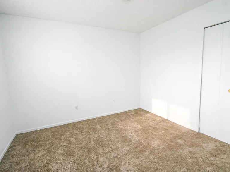 1310 Abbeyhill Dr — Photo 32
