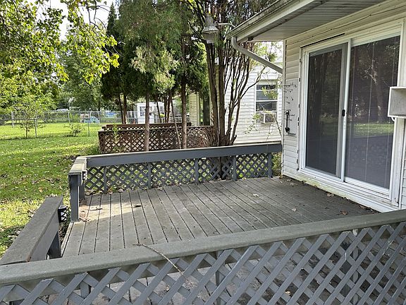 4th image of 2100 Wood St #2